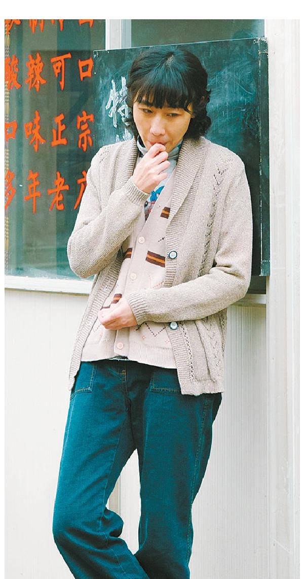 在《漫長(zhǎng)的季節(jié)》中，任素汐飾演的徐姐瘦瘦高高，倚門(mén)嗑瓜子兒的動(dòng)作，斜眼兒瞟人的眼神，加上幾句曖昧臺(tái)詞，略略幾筆勾勒出在生存邊緣掙扎又頗具風(fēng)情的小飯館老板娘。