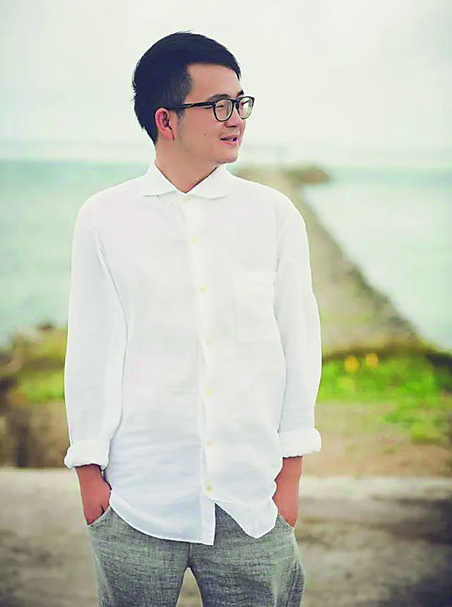 烽火戲諸侯 中國作協(xié)會員，浙江省網(wǎng)絡(luò)作協(xié)副主席，杭州市網(wǎng)絡(luò)作協(xié)主席。主要代表作有《雪中悍刀行》《劍來》等。