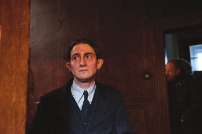  青年演員伊丹·魏斯在著名導(dǎo)演阿格涅什卡·霍蘭的新片《弗朗茨》中扮演主人公卡夫卡。米哈爾·烏雷什攝影，馬琳制片公司圖片