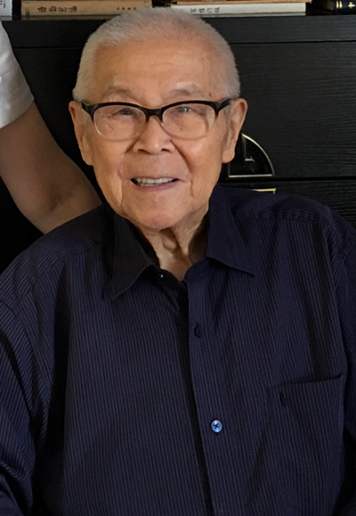 鈕驃，1933 年出生，國家級(jí)非物質(zhì)文化遺產(chǎn)項(xiàng)目京劇代表性傳承人。中國戲曲學(xué)院原副院長。