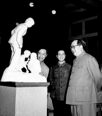 1955年，毛澤東主席參觀全國美展 呂厚民/攝 資料圖片