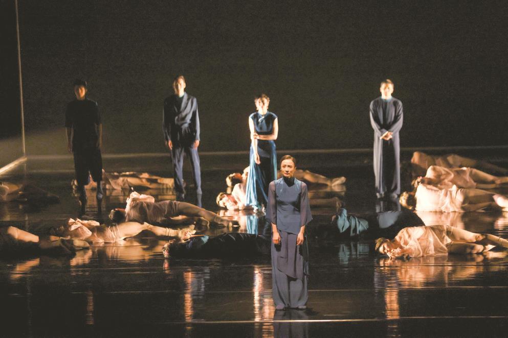 東方藝術(shù)中心原創(chuàng)舞劇《雷雨》舉行彩排。 本報記者 葉辰亮攝