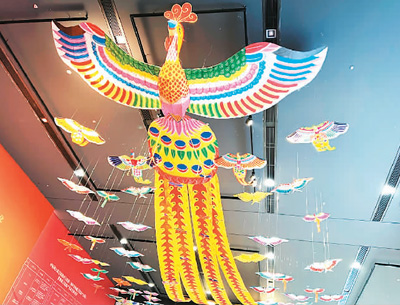 “百鳥朝鳳”主題風(fēng)箏組