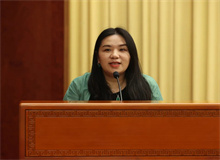 袁子彈：尋找自己的聲音　　感覺近年來我的創(chuàng)作，似乎就是在這樣空茫的喧嘩與騷動中，試圖尋到些微的意義，找到屬于自己的聲音……[詳細(xì)]