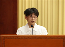 季越人：做純文學(xué)與網(wǎng)絡(luò)文學(xué)的“中間派”　　我今年大學(xué)畢業(yè)，22歲，應(yīng)該是參會者中相對年輕的一批，很幸運(yùn)能參與到這樣的盛事之中……[詳細(xì)]