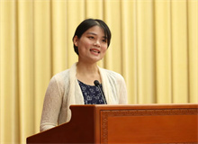 李春華（李琸）：從一個人的戈壁走向文學(xué)的綠洲　　至今我不敢稱自己為作家，對我而言，這是一個非常神圣的字眼……[詳細(xì)]