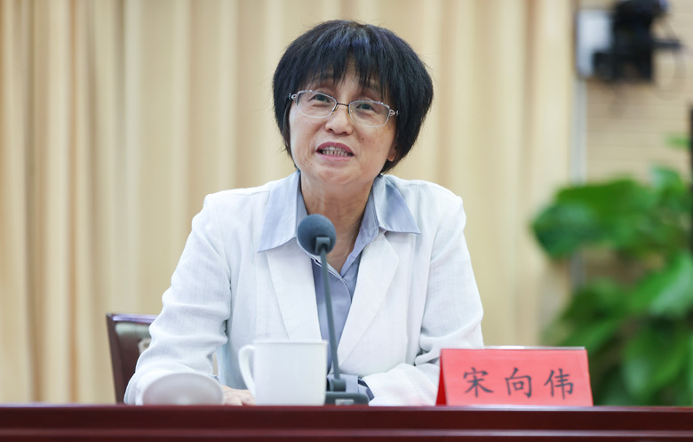 中國作家出版集團有限公司副總經(jīng)理宋向偉主持會議