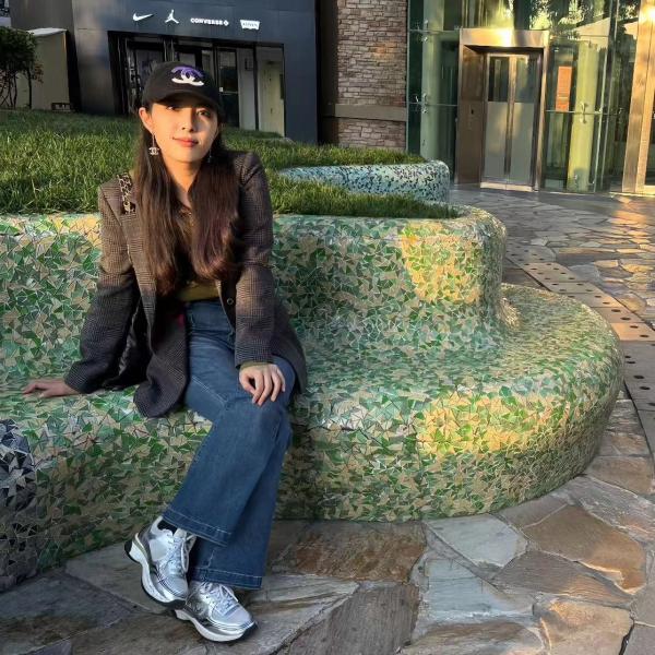 小珂，1988年生于北京，2018年開始寫作，作品曾發(fā)表于《收獲》《十月》《長江文藝》等雜志