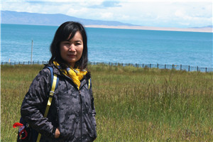 翻譯獎：國家通用語言文字←→蒙古文作者：朵日娜（蒙古族）         獲獎感言大學畢業(yè)后，我到專門從事蒙譯漢文學翻譯的小機構——昭烏達譯書社工作。在著名文學翻譯前輩那順德力格爾老先生的指導下，投入到昭烏達譯書社龐大的翻譯出版工程——《歷代蒙古族文學作品選編》的編纂工作中。在編校收入叢書的眾多文學翻譯家譯作過程中……