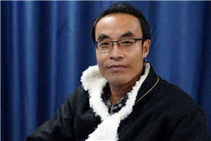 散文獎：《兄弟記》 作者： 王小忠（藏族）         獲獎感言《兄弟記》寫的是青藏高原邊緣地帶農牧交匯地的甘南故事，它沒有什么重大事件和尖銳的沖突，都是日常生活與世相百態(tài)。從根本上看，就是對甘南農牧區(qū)交匯地的生活方式、生產勞動及思想觀念變化的客觀敘述，是鄉(xiāng)村倫理變遷的詠嘆。我期盼著一種崇高的倫理道德能夠永恒地存在于世……