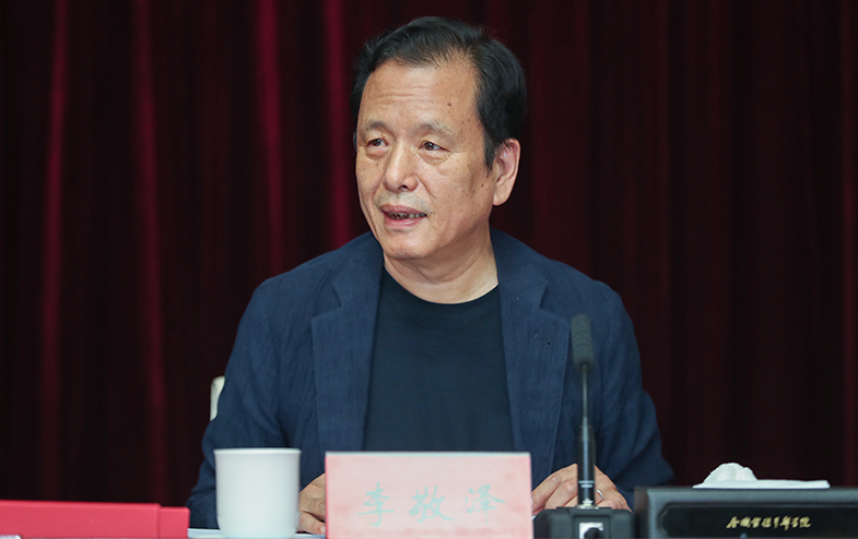 7月31日，評獎委員會主任李敬澤主持評獎委員會第五次全體會議