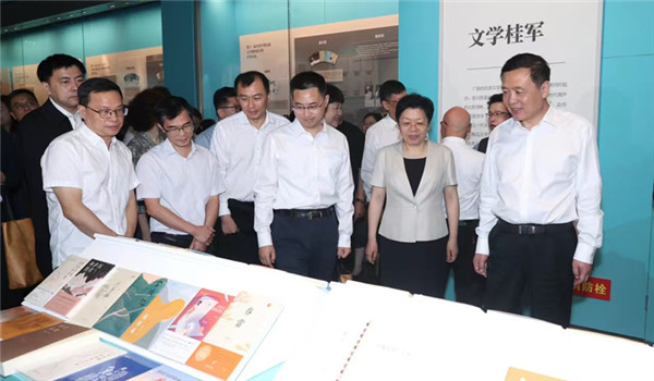 “奔騰——全國少數民族文學創(chuàng)作駿馬獎特展”南寧啟幕