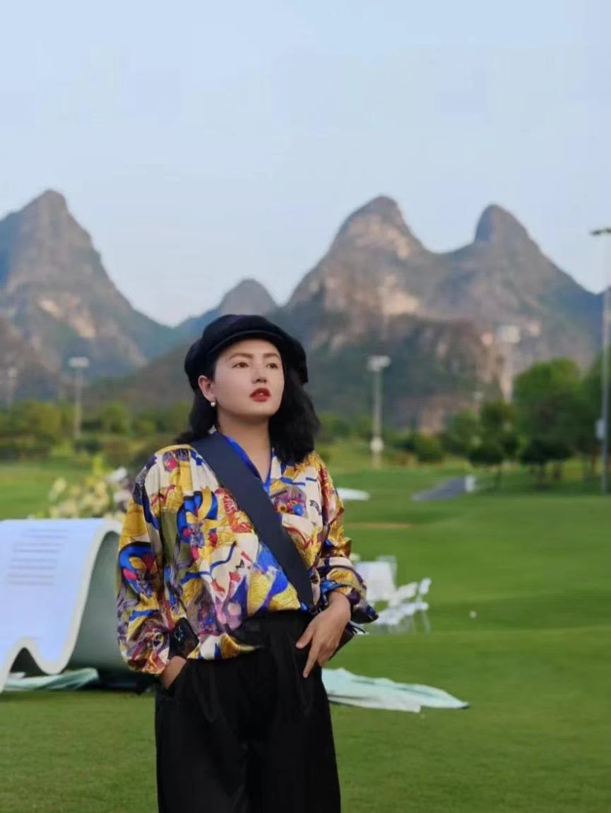 羅嫕 ，廣西廣播電視臺(tái)綜藝旅游頻道副總監(jiān)、《2024中國文學(xué)盛典·駿馬獎(jiǎng)之夜》執(zhí)行導(dǎo)演。