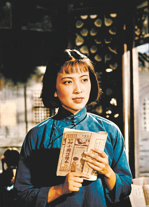 一九五九年，由楊沫編劇，崔嵬和陳懷皚執(zhí)導(dǎo)，北京電影制片廠出品的電影《青春之歌》上映，謝芳飾演林道靜