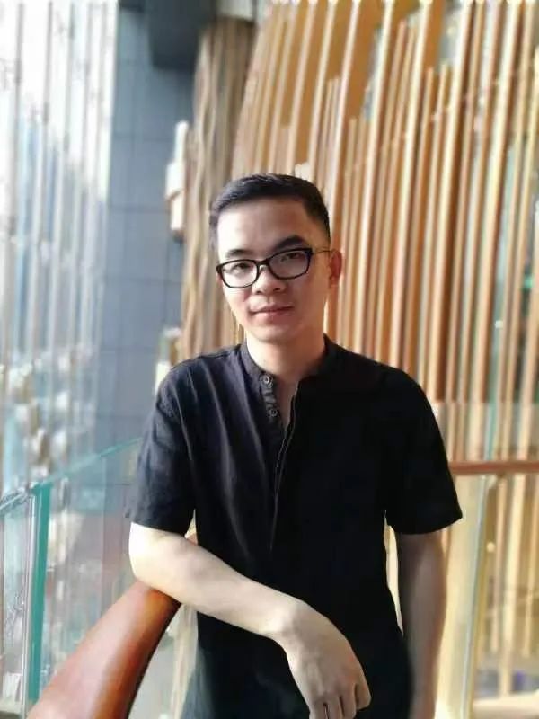 唐詩人，中國作家協(xié)會會員，廣州市文藝評論家協(xié)會理事、暨南大學(xué)文學(xué)院副教授