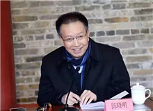 陳曉明：一部“險象環(huán)生”與“從容不迫”并存的小說小說有一種故事的曲折傳奇、峰回路轉(zhuǎn)…… [詳細]