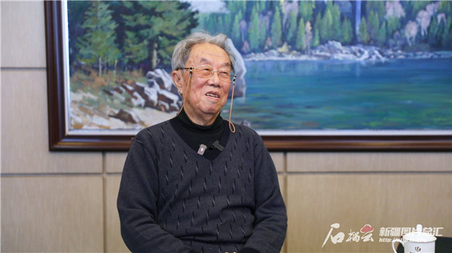 王蒙接受專訪。天山網(wǎng)-新疆日報(bào)記者 銀璐攝