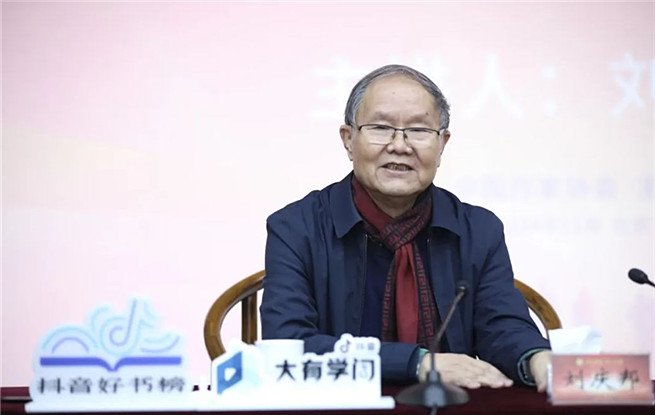 “船的勁兒是在帆上，人的勁兒是在心上”——“魯院大講堂”活動側(cè)記