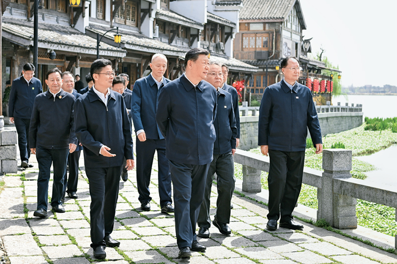 2024年3月18日至21日，中共中央總書(shū)記、國(guó)家主席、中央軍委主席習(xí)近平在湖南考察。這是19日上午，習(xí)近平在常德河街考察。 新華社記者 謝環(huán)馳/攝