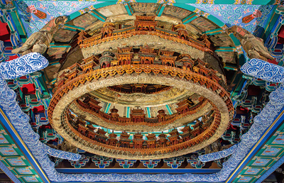 　北京古代建筑博物館藏隆福寺萬善正覺殿天宮藻井。  　　呂勝利攝（影像中國）