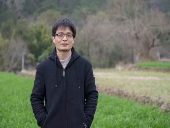 獨(dú)家訪(fǎng)談 | 東君：向內(nèi)走，觸及他們的記憶與欲望