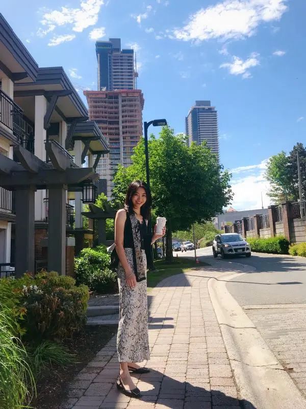 蔣在，小說見于《人民文學》《十月》《當代》《鐘山》等。出版小說《街區(qū)那頭》《飛往溫哥華》。詩集《又一個春天》。曾獲“山花文學雙年獎”新人獎，鐘山之星文學獎，西湖新銳文學獎等。牛津大學羅德學者提名。北京老舍文學院合同制作家。首師大外國語言學及應用語言學在讀博士。