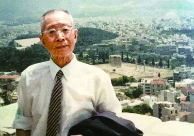 1986年，羅念生在雅典衛(wèi)城上