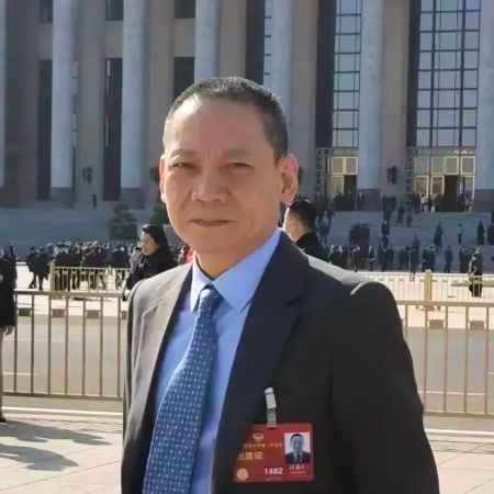 汪惠仁系全國政協(xié)委員、民進(jìn)中央委員、百花文藝出版社總編輯