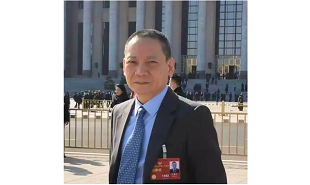 全國政協(xié)委員、民進中央委員、百花文藝出版社總編輯汪惠仁