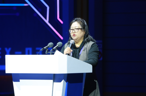 王衛(wèi)英匯報基地工作