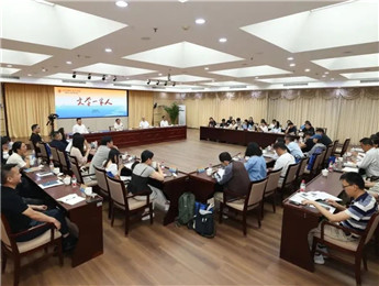 文心永少年，文學(xué)正青春：“文學(xué)一家人”