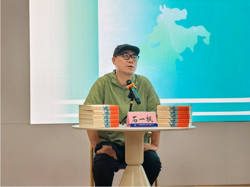 石一楓在防城港會(huì)場(chǎng)講課現(xiàn)場(chǎng)。（覃瀏榴 攝）