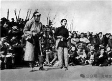 《放下你的鞭子》：“流動(dòng)的抗戰(zhàn)火炬”　　1939年，為抗戰(zhàn)籌款的徐悲鴻，遇到了來(lái)此地演出的新中國(guó)劇團(tuán)。[詳細(xì)]