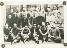 大經(jīng)中學(xué)往事　　在這文化蒙塵的至暗時(shí)刻，嚴(yán)獨(dú)鶴、周瘦鵑、陸澹安、朱大可等一眾文人合力辦了一所“大經(jīng)中學(xué)”……[詳細(xì)]