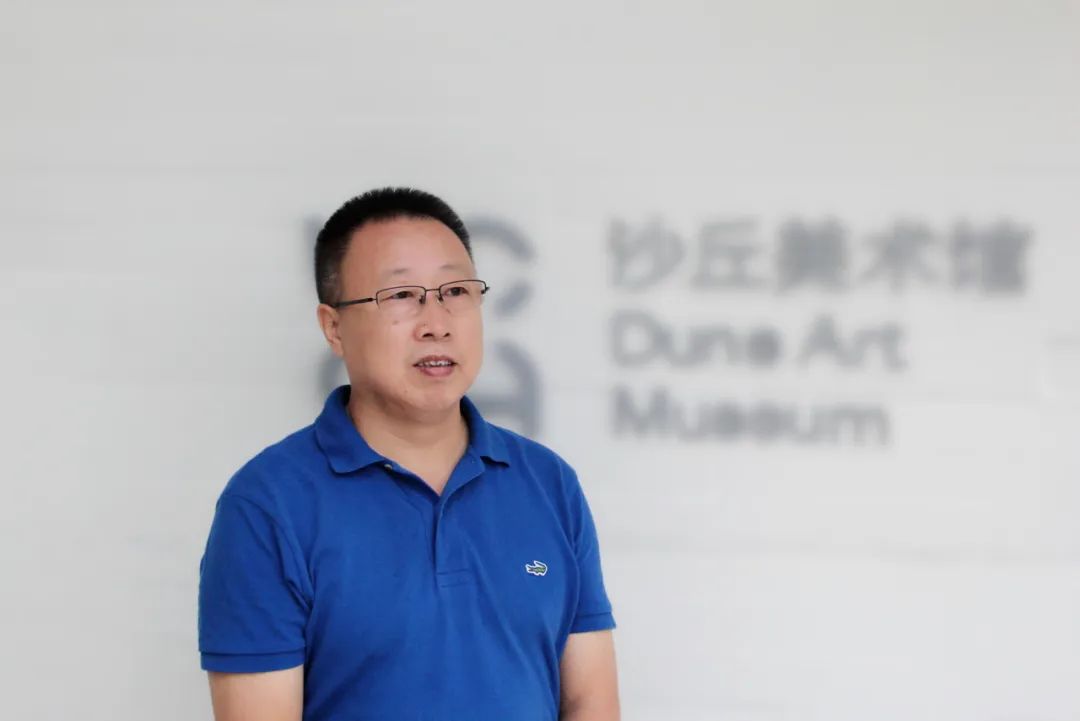 羅振亞，1963年出生，黑龍江訥河人，南開大學文學院教授，博士生導師，南開大學穆旦詩歌研究中心主任。