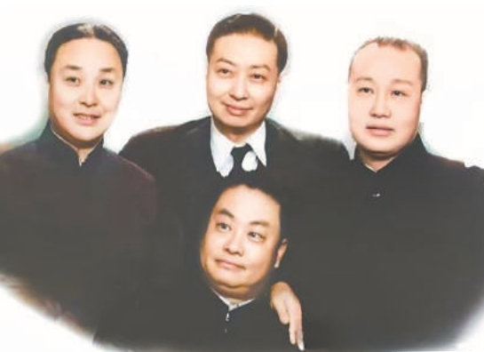 “四大名旦”的抗戰(zhàn)情懷　　抗戰(zhàn)時(shí)期，這四位京劇大師不與敵寇合作，不為敵人所利用，且以編演劇目借古喻今，展現(xiàn)了藝術(shù)家的高尚情操和民族氣節(jié)。[詳細(xì)]