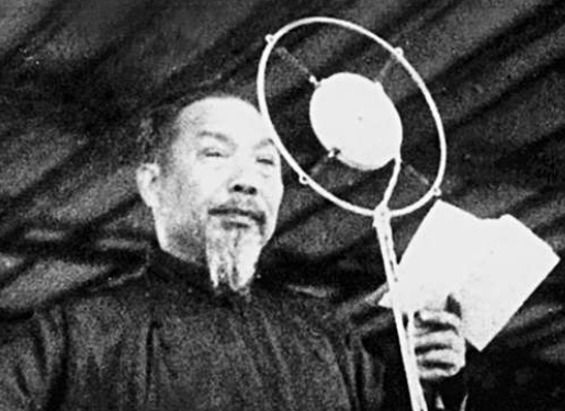 學(xué)者們的抗戰(zhàn)勝利時(shí)刻　　八十年前，當(dāng)日本投降的消息傳遍中國(guó)大地，不同境遇的學(xué)人以各自方式銘刻下這一歷史性時(shí)刻。[詳細(xì)]