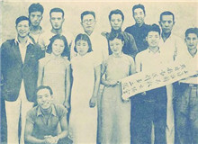 中國(guó)救亡劇團(tuán)的革命歷程　　烽火連天的抗戰(zhàn)歲月里，這支僅10余人的隊(duì)伍，以戲劇為武器，把舞臺(tái)當(dāng)戰(zhàn)場(chǎng)，跋山涉水，出生入死，在槍林彈雨的前沿陣地……[詳細(xì)]