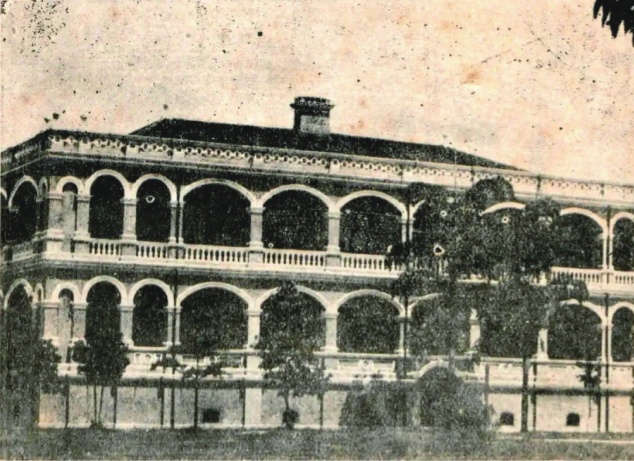 圖書(shū)館學(xué)家杜定友的“文化抗戰(zhàn)”　　為喚醒民智、振奮抗戰(zhàn)精神，杜定友還創(chuàng)新設(shè)立巡回書(shū)庫(kù)，改造舊戲臺(tái)為“民眾閱覽室"……[詳細(xì)]