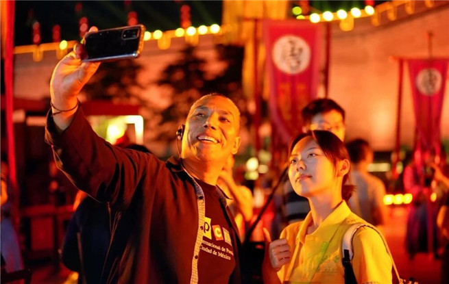 現(xiàn)場圖速遞｜帶你直擊2025國際青春詩會中拉詩人的動人瞬間