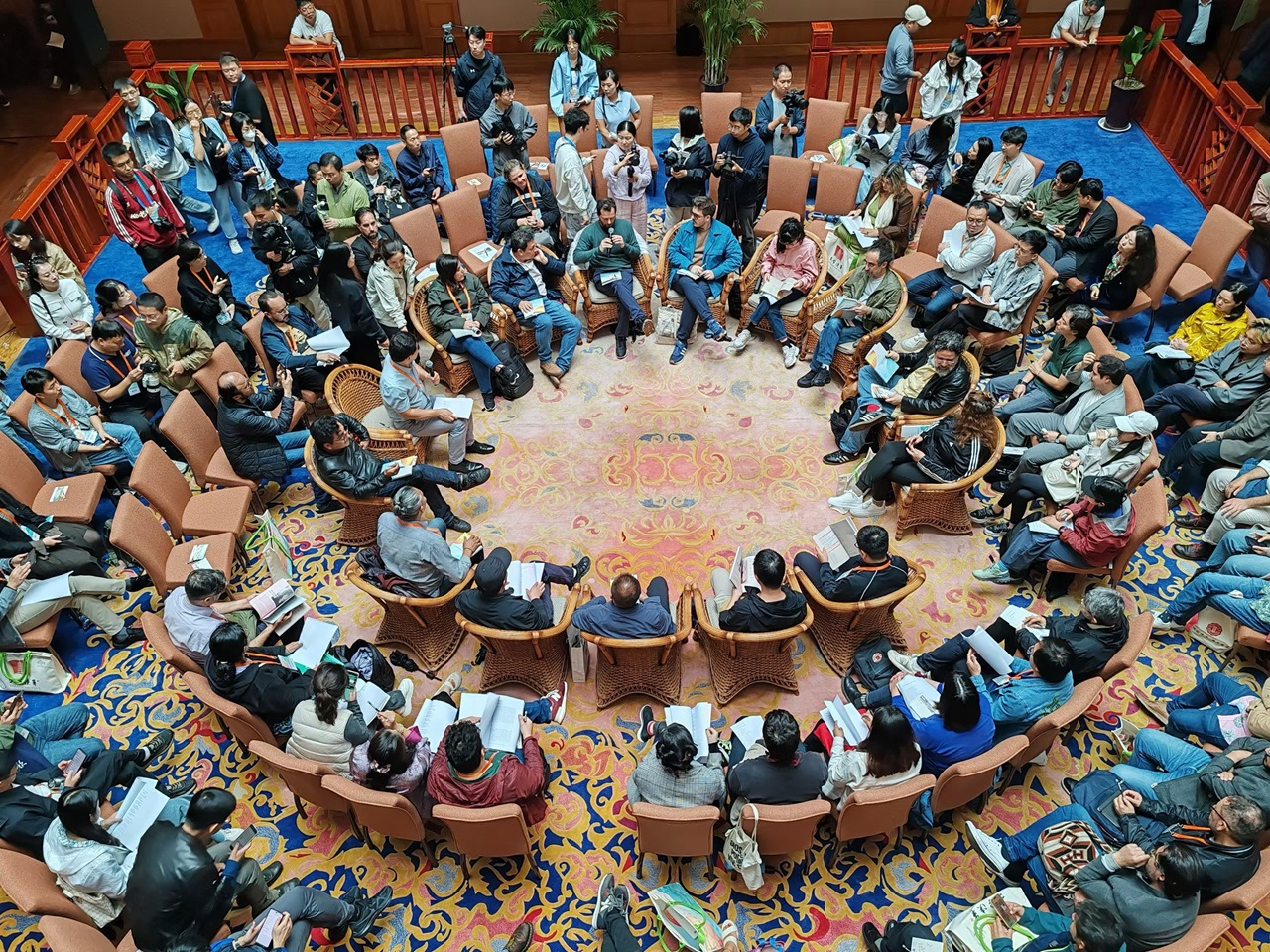 山中酬唱，詩短情長