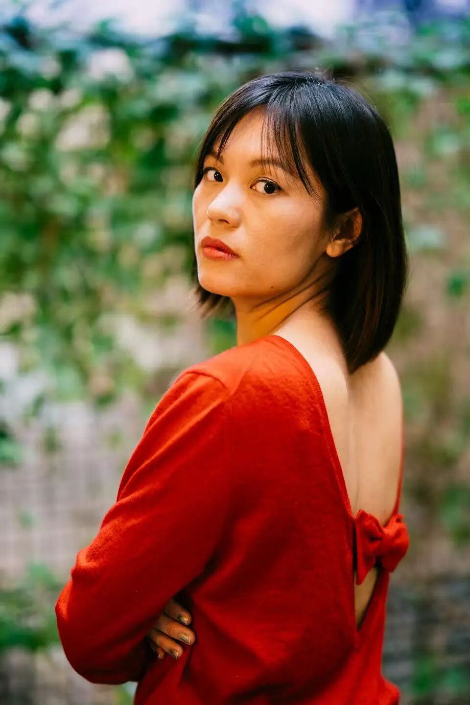 春樹，80后作家、詩人。出生于山東，在北京度過少年及青春期。2015年搬到柏林暫居。已出版長篇小說《北京娃娃》《乳牙》等六部，另有個人詩集兩部及散文集若干。其小說已在二十幾個國家翻譯出版。