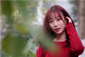 童話：獲獎(jiǎng)作品《白夜夢(mèng)想家》作者：諾亞         獲獎(jiǎng)感言我們常說(shuō)，在今天仍然堅(jiān)持寫作，是一件不容易的事情，但它對(duì)于我來(lái)說(shuō)是唯一的選項(xiàng)。我的兒童文學(xué)寫作不僅是為了孩子，也是為了兒時(shí)的自己。人是需要說(shuō)很多話的，而沉默的孩子選擇閉上嘴……