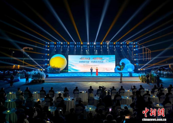 第四屆中國(guó)·霞浦海洋詩(shī)會(huì)現(xiàn)場(chǎng)。吳允杰 攝