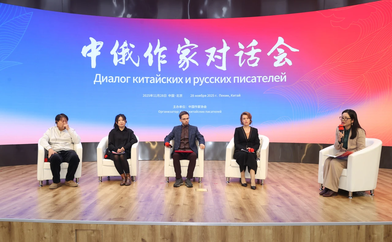 “AI時代文學(xué)創(chuàng)作的挑戰(zhàn)與機(jī)遇”主題對話