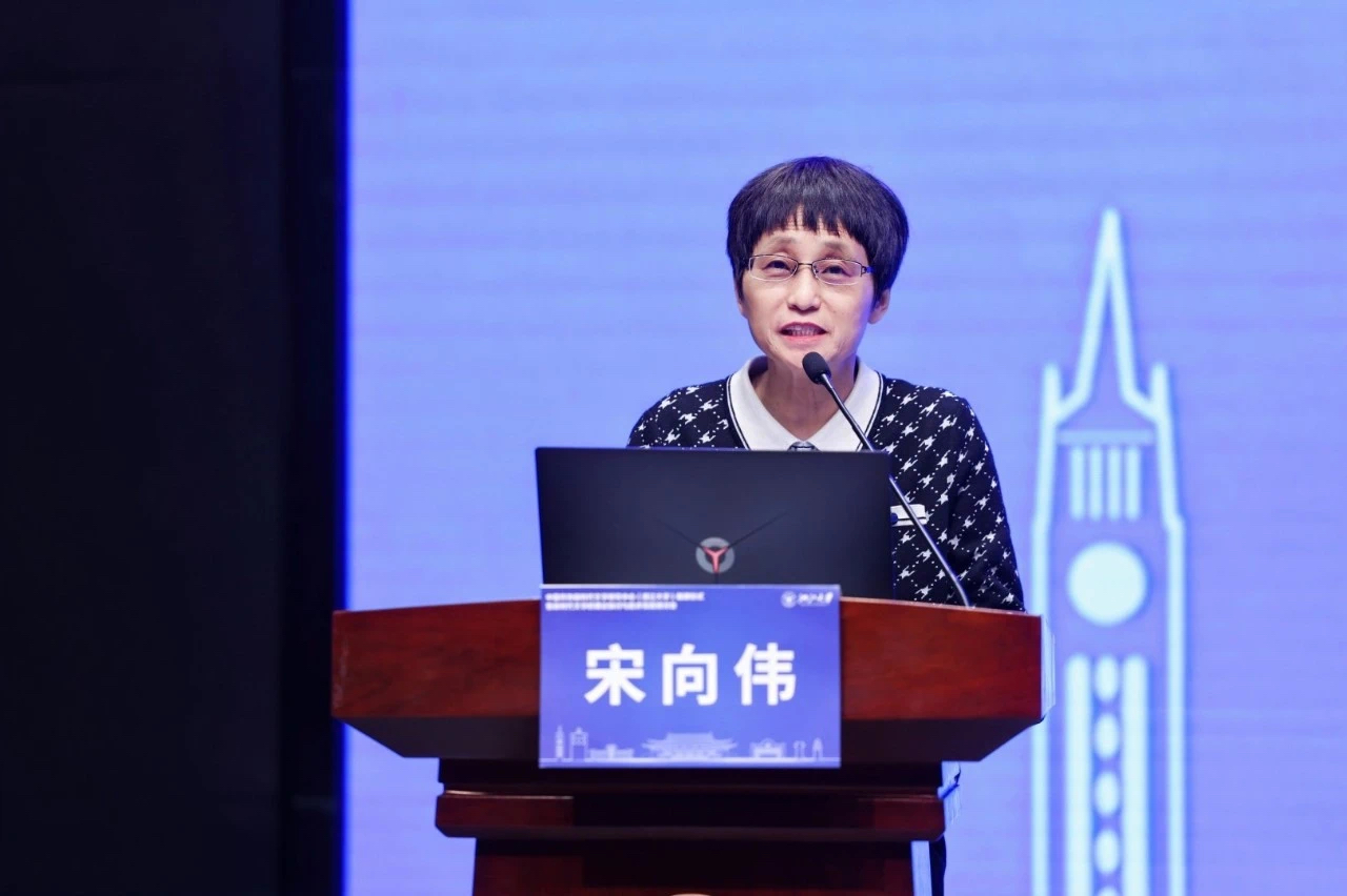 宋向偉宣讀中國作協(xié)批復文件