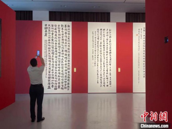 展覽現(xiàn)場?！⊥τ?攝