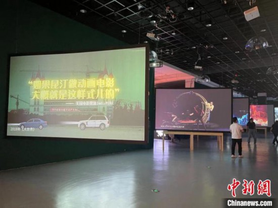 展覽現(xiàn)場?！⊥τ?攝