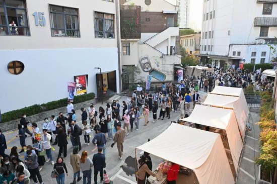 周末，UNFOLD書展為M50帶來高流量的人群。