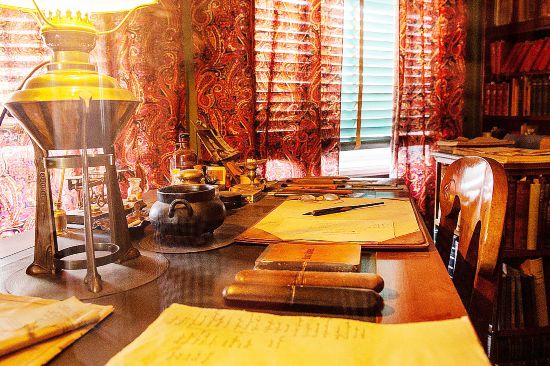 瑞典作家斯特林堡的書桌。從1908年到1912年，他在藍(lán)塔住了4年。書桌上保持著作家最后的布局